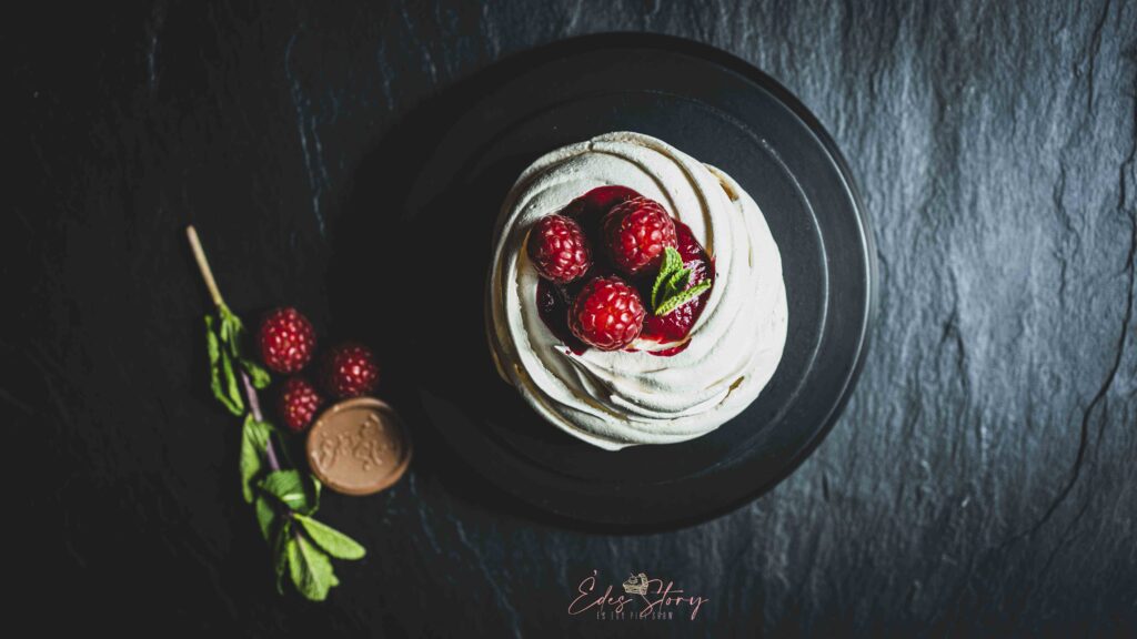 Pavlova - Fehércsoki Moussal és Mentás Málnaöntettel