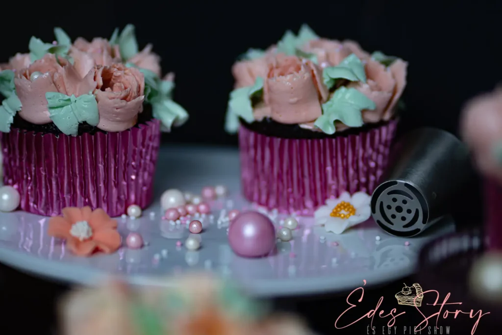 Orosz dekorcsővel készített vajkrém virág