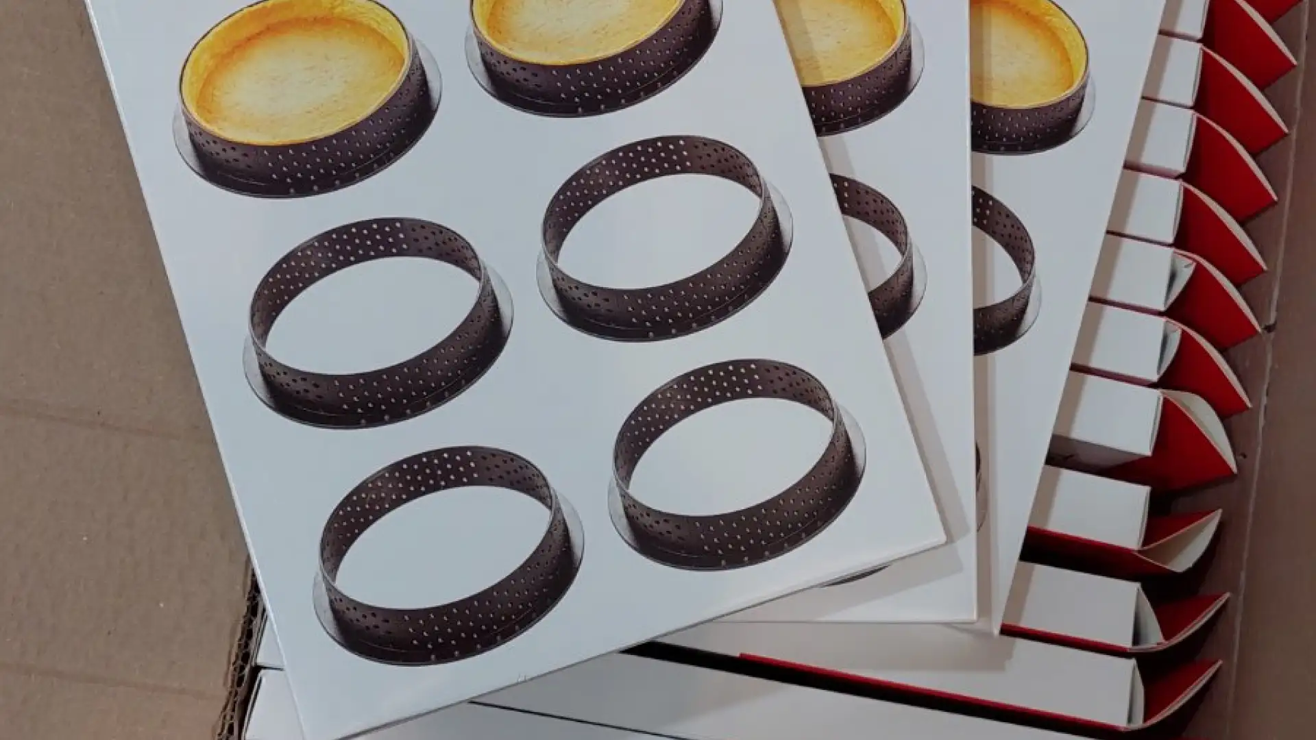 Tarte készítése perforált tarte gyűrű segítségével