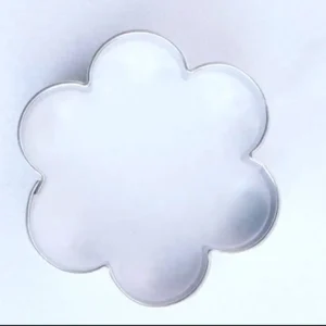 Rozsdamentes Kiszúró - Virág 52x47mm