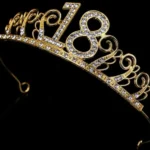 Korona műanyag dísz - Arany 18 kövekkel