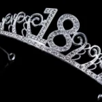 Korona műanyag dísz - Ezüst 18 kövekkel
